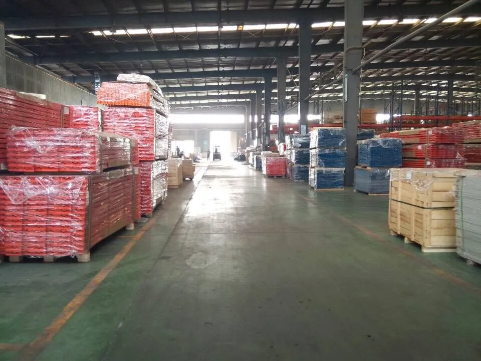 Automated manufacturing workshop for light-steel floor panels